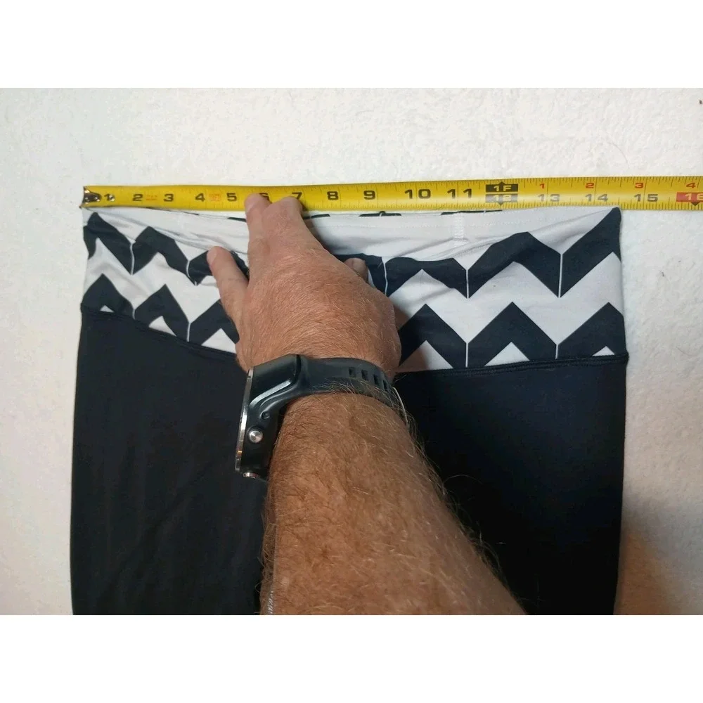 Lululemon Run For Your Life Crop Size 10 Leggings Chevron Black‎ Yoga Running